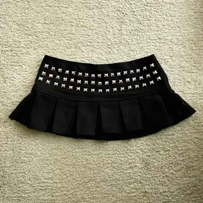Sexy Spicy Girl Gothic Punk Rivet Decoration Pleated Short Skirt Side Zipper Low Waist Skirt European American Women'S Clothing