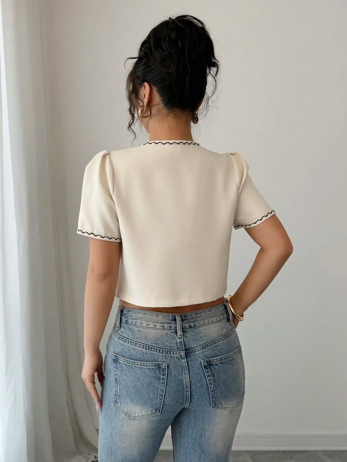 French Vintage Sweet & Cool Style Short Women'S Shirt, Summer New Black Bow Trim Waist-Cinching Slimming Blouse.